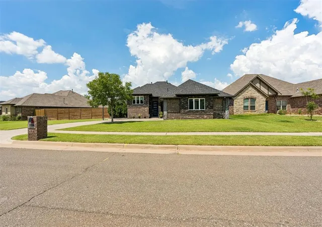 Photo 3 of Sale Pending at 17336 Shadow Hawk Ln, Edmond, OK 73012 | MLS# 1239437 | Listing updated on 2026-08-18