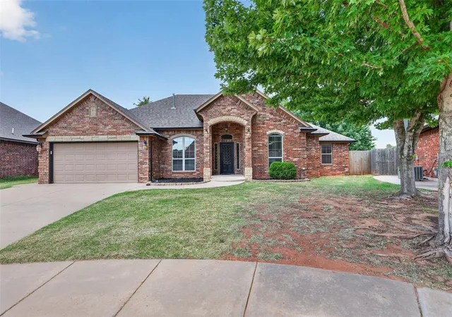 2nd image of 533 W Alamo Court Wy, Mustang, OK 73064 | MLS# 1239449