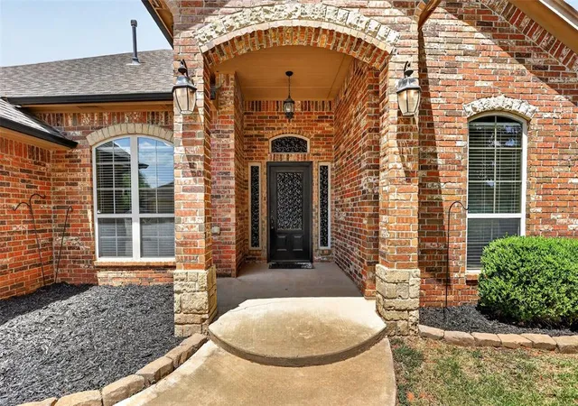 Photo 4 of Single family home for sale at 533 W Alamo Ct Way, Mustang, OK 73064 | MLS# 1239449 | Listing updated on 2026-09-20