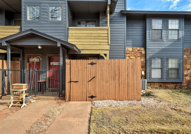 2nd image of 14311 N Pennsylvania Ave #8N, Oklahoma City, OK 73134 | MLS# 1239451