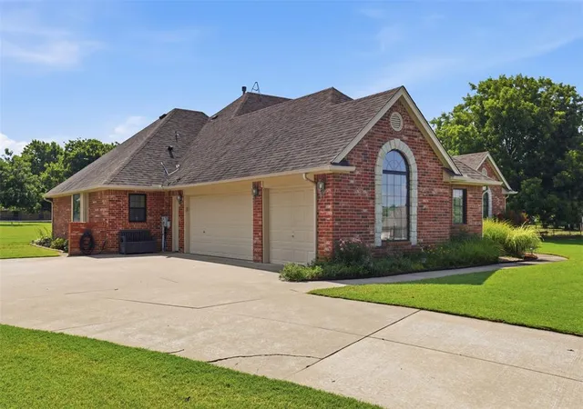 Photo 3 of Sale Pending at 6490 Cedar Crk Dr, Jones, OK 73049 | MLS# 1239453 | Listing updated on 2026-07-23