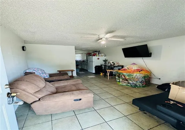 Listing Photo 5 - Condo for sale in building located at 427 SE 17th St, Oklahoma City, OK 73129