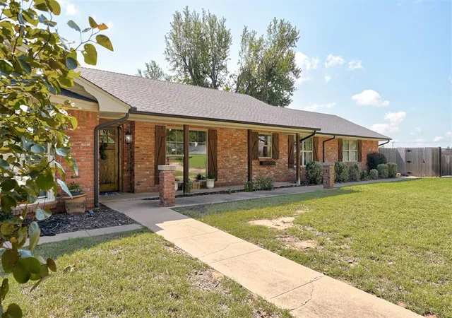 3rd image of 1301 Brookhaven Blvd, Norman, OK 73072 | MLS# 1239502