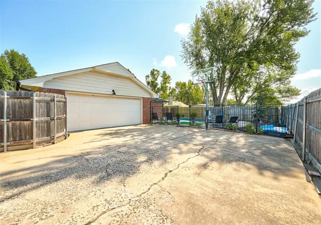 49th image of 1301 Brookhaven Blvd, Norman, OK 73072 | MLS# 1239502