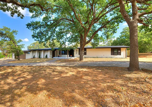 Single family home for sale at 3001 Norcrest Dr, Oklahoma City, OK 73121 | MLS# 1239503