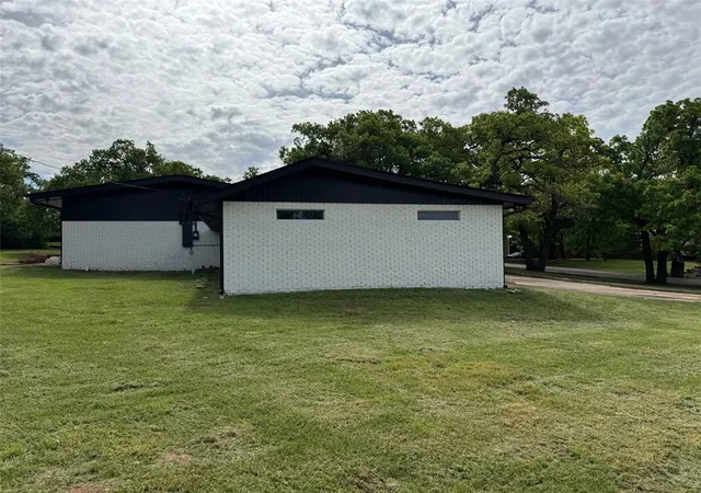 Photo 4 of Single family home for sale at 3001 Norcrest Dr, Oklahoma City, OK 73121 | MLS# 1239503 | Listing updated on 2026-09-02