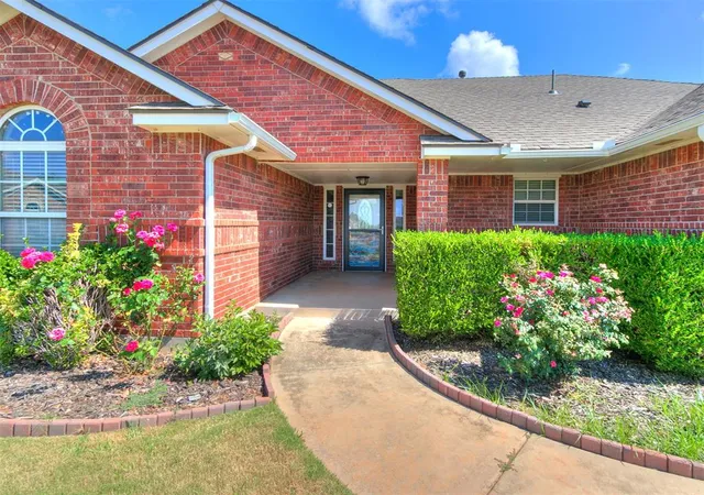 Photo 2 of Sale Pending at 925 Ne 30th Street, Moore, OK 73160 | MLS# 1239504 | Listing updated on 2026-08-27
