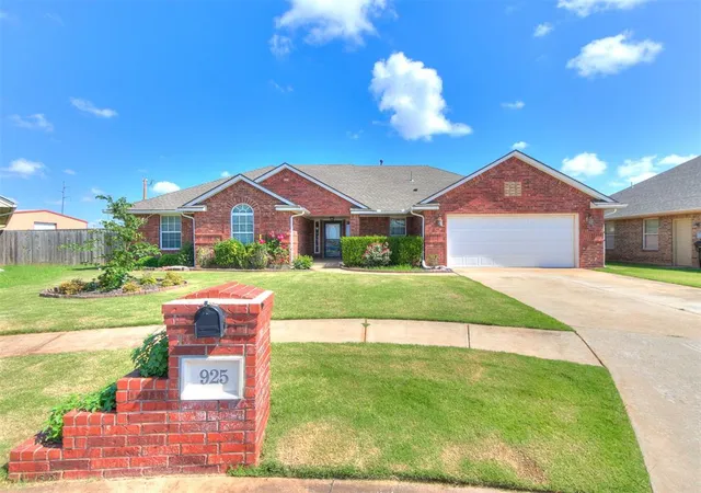 Photo 3 of Sale Pending at 925 NE 30th Street, Moore, OK 73160 | MLS# 1239504 | Listing updated on 2026-08-27
