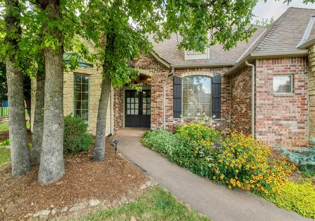 Photo 2 of Sale Pending at 3317 Beacon Hl St, Edmond, OK 73034 | MLS# 1239505 | Listing updated on 2026-07-18