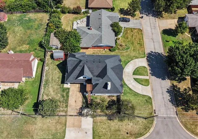 Photo 4 of Single family home for sale at 7901 W Lakeshore Dr, Oklahoma City, OK 73132 | MLS# 1239524 | Listing updated on 2026-08-26