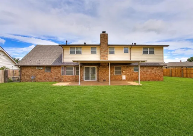 Photo 4 of Single Family Residence at 7201 N Hammond Ave, Warr Acres, OK 73132 | MLS# 1239546 |  | Sold on 2026-08-27