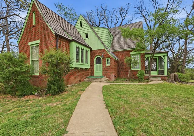 4th image of 422 S Highland St, Ada, OK 74820 | MLS# 1239570