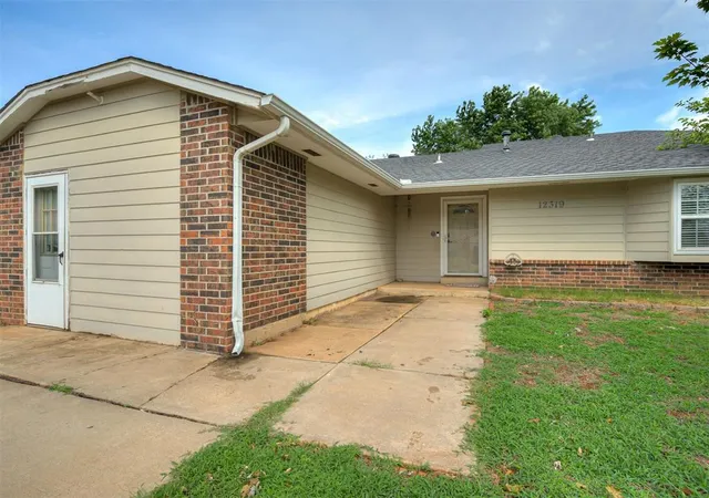 2nd image of 12319 Sw 14th St, Yukon, OK 73099 | MLS# 1239609