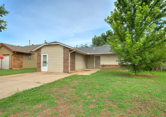 3rd image of 12319 Sw 14Th St, Yukon, OK 73099 | MLS# 1239609
