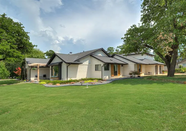 2nd image of 800 Rock Hollow Rd, Edmond, OK 73034 | MLS# 1239615