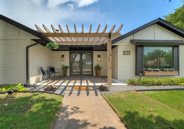 3rd image of 800 Rock Hollow Rd, Edmond, OK 73034 | MLS# 1239615