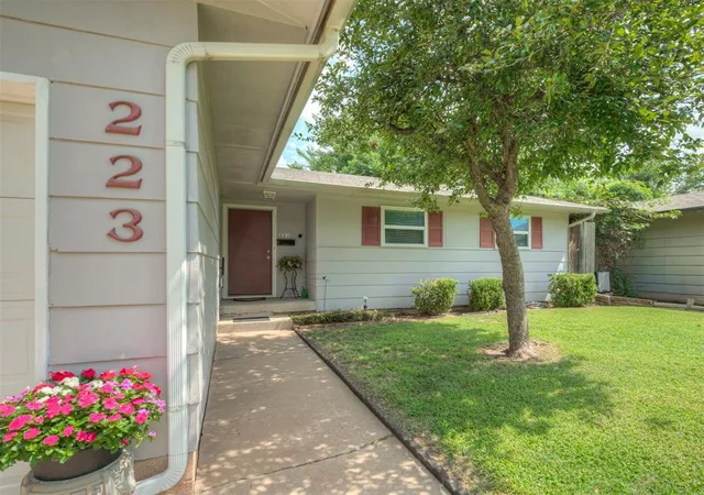 2nd image of 223 W 5th St, Edmond, OK 73003 | MLS# 1239621