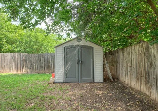 37th image of 223 W 5th St, Edmond, OK 73003 | MLS# 1239621