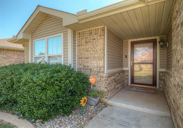 Photo 3 of Sale Pending at 9624 Kylie Dr, Moore, OK 73160 | MLS# 1239635 | Listing updated on 2026-08-31