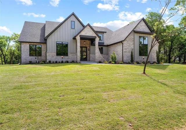 Photo 1 of Single family home for sale at 13000 Stagecoach Trl, Arcadia, OK 73007 | MLS# 1239637 | Listing updated on 2026-09-04