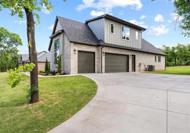 Photo 3 of Single family home for sale at 13000 Stagecoach Trl, Arcadia, OK 73007 | MLS# 1239637 | Listing updated on 2026-09-04