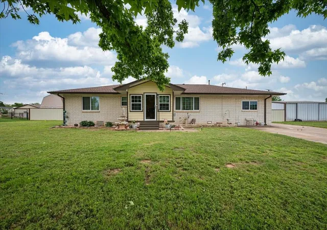 1st image of 1411 14th St, Maysville, OK 73057 | MLS# 1239638