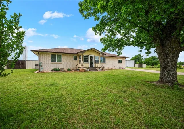 2nd image of 1411 14th St, Maysville, OK 73057 | MLS# 1239638