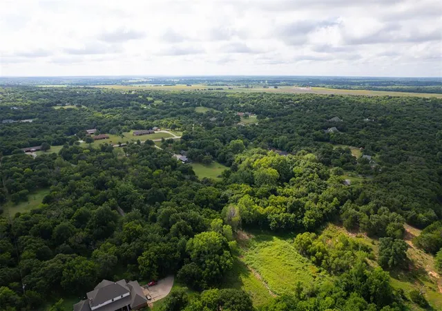 Photo 3 of Sale Pending at 13301 Three Oaks Dr, Jones, OK 73049 | MLS# 1239639 | Listing updated on 2026-08-21