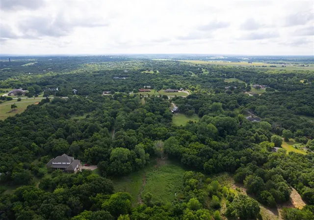 Photo 4 of Sale Pending at 13301 Three Oaks Dr, Jones, OK 73049 | MLS# 1239639 | Listing updated on 2026-08-21