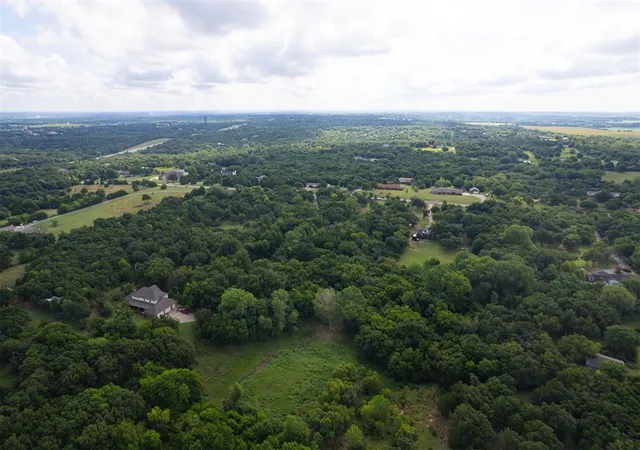 Photo 5 of Sale Pending at 13301 Three Oaks Dr, Jones, OK 73049 | MLS# 1239639 | Listing updated on 2026-08-21