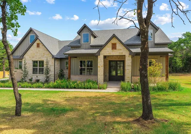 Photo 2 of Single family home for sale at 7960 Stagecoach Cir, Arcadia, OK 73007 | MLS# 1239640 | Listing updated on 2026-09-04