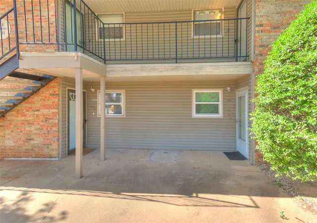 2nd image of 6704 N Meridian Ave #e, Oklahoma City, OK 73116 | MLS# 1239641