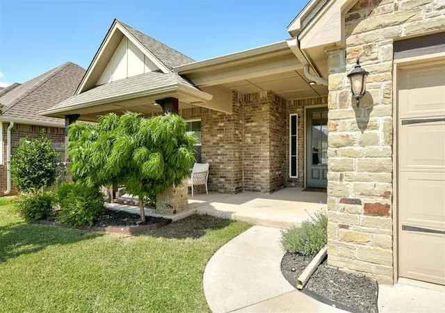 3rd image of 409 Tralee Ln, Yukon, OK 73099 | MLS# 1239642