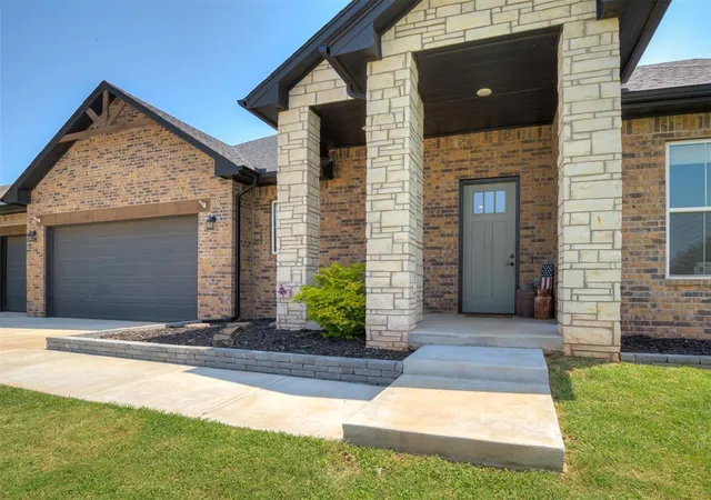 3rd image of 11406 Blue Heron Crk, Guthrie, OK 73044 | MLS# 1239646