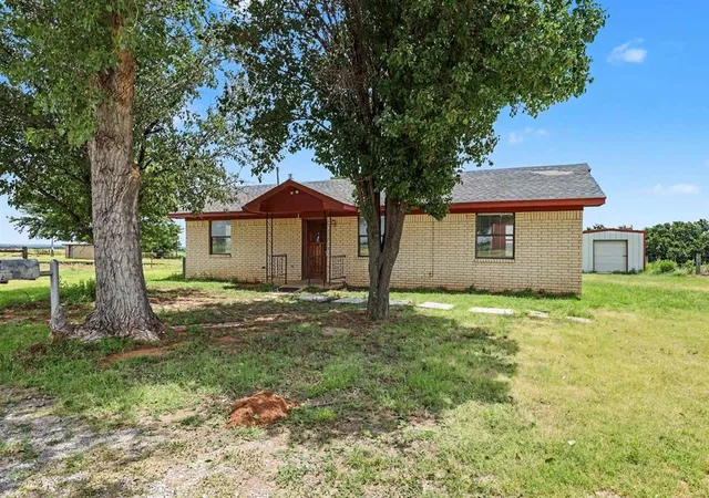 2nd image of 1719 E Orme Ln, Anadarko, OK 73005 | MLS# 1239656