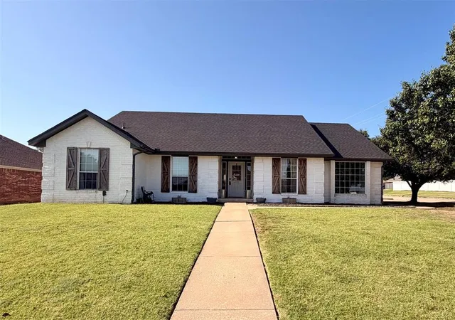 1st image of 1301 Manchester Dr, Shawnee, OK 74804 | MLS# 1239666