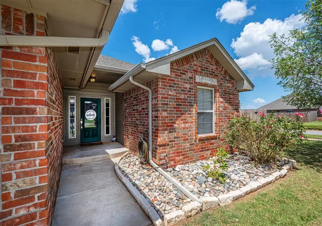 Photo 3 of Sale Pending at 11729 Sw 16th Street, Yukon, OK 73099 | MLS# 1239672 | Listing updated on 2026-09-02