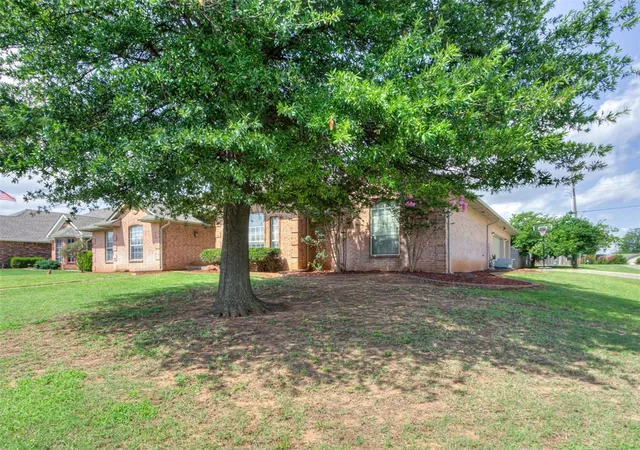 Photo 3 of Single family home for sale at 4201 Ranch Dr, Edmond, OK 73013 | MLS# 1239674 | Listing updated on 2026-09-02