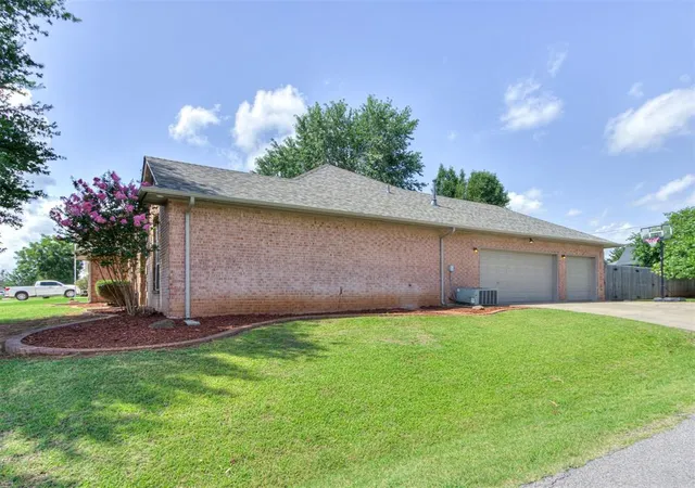 Photo 3 of Single family home for sale at 4201 Ranch Dr, Edmond, OK 73013 | MLS# 1239674 | Listing updated on 2026-09-02