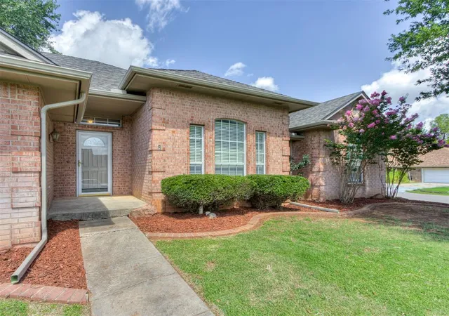 Photo 4 of Single family home for sale at 4201 Ranch Dr, Edmond, OK 73013 | MLS# 1239674 | Listing updated on 2026-09-02