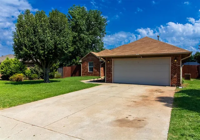 2nd image of 819 W Dowden Dr, Mustang, OK 73064 | MLS# 1239681