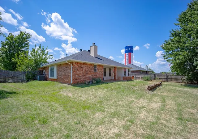 33rd image of 1422 Cherokee Cir, Blanchard, OK 73010 | MLS# 1239682