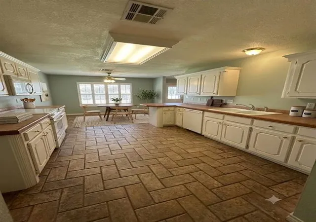 Photo 3 of Single family home for sale at 1075 N 4285 Road, Hugo, OK 74743 | MLS# 1239688 | Listing updated on 2026-09-04