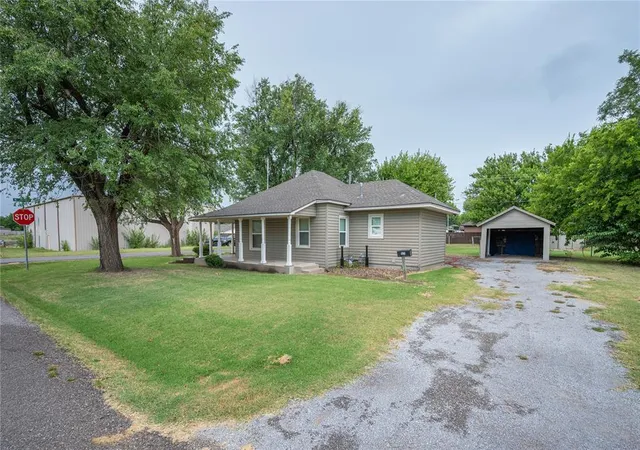2nd image of 1620 S Evans Ave, El Reno, OK 73036 | MLS# 1239695