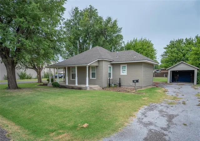 3rd image of 1620 S Evans Ave, El Reno, OK 73036 | MLS# 1239695
