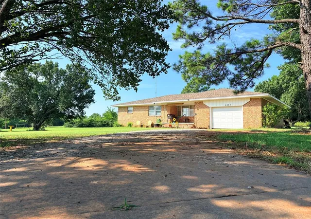 2nd image of 2103 8th St, Prague, OK 74864 | MLS# 1239704