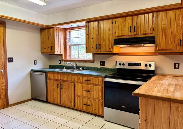 Photo 3 of Single family home for sale at 3927 Rocky Ridge Rd, Ponca City, OK 74604 | MLS# 1239708 | Listing updated on 2026-08-31