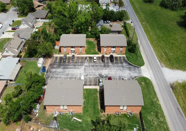Listing Photo 2 - Condo for sale in building located at 7413 Melrose Ln, Oklahoma City, OK 73127 - Unit #