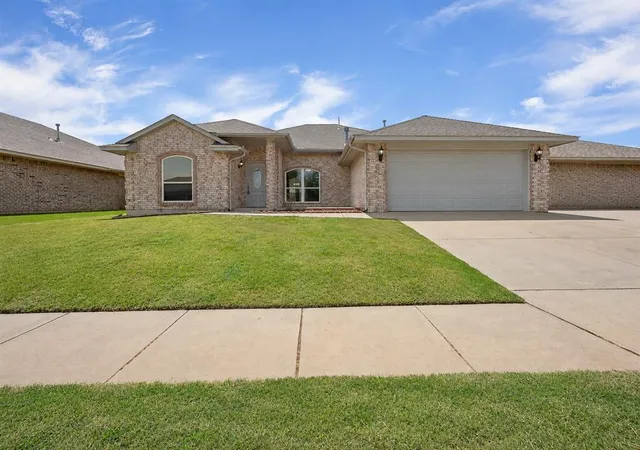 1st image of 909 Greenfield Ave, Yukon, OK 73099 | MLS# 1239738