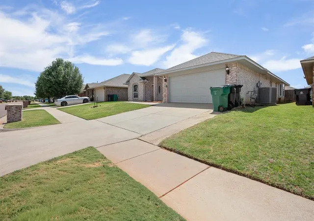 Single family home for sale at 909 Greenfield Ave, Yukon, OK 73099 | MLS# 1239738